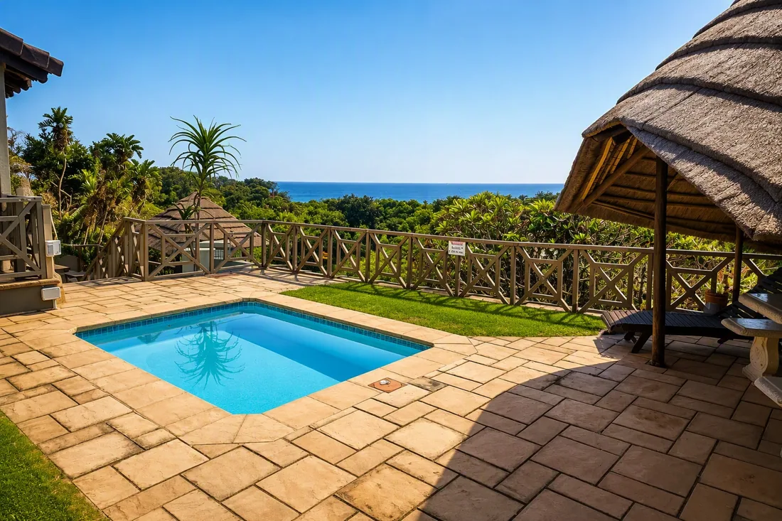 Lombok Lodge swimming pool